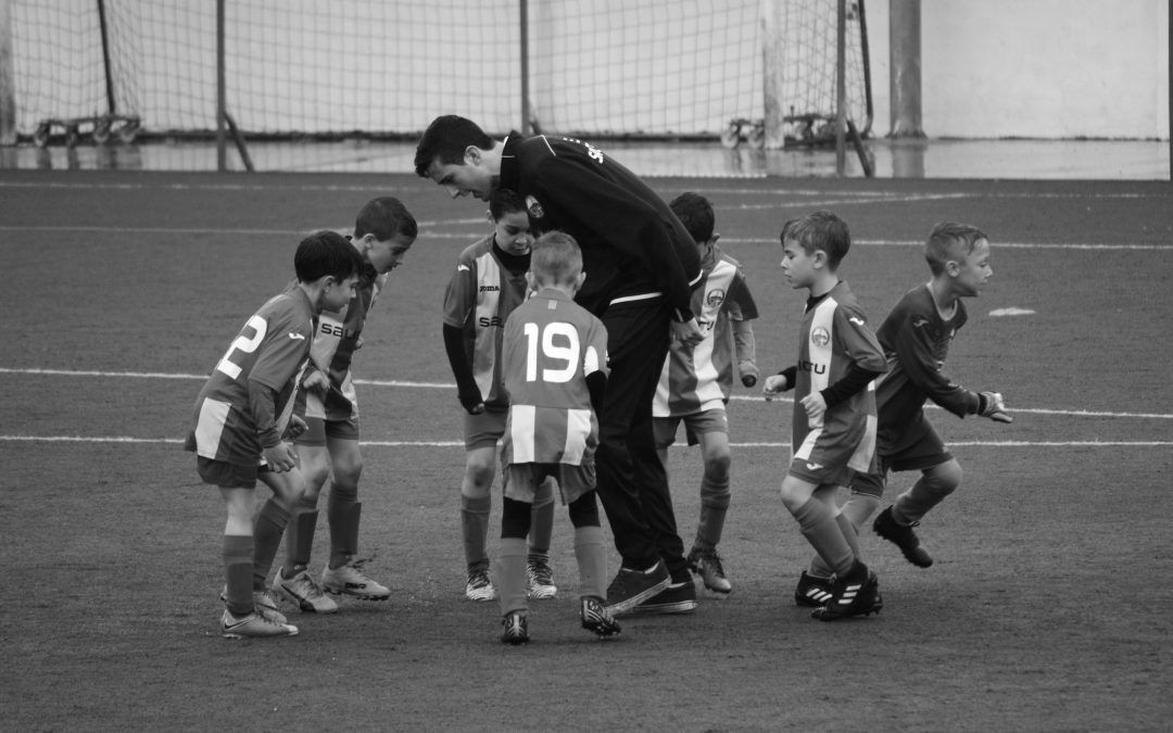 Descoperă cursul UEFA despre siguranța copiilor în sport, acum în limba română